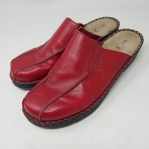 DUCK HEAD CLOGS. DARK RED. SIZE 8M.